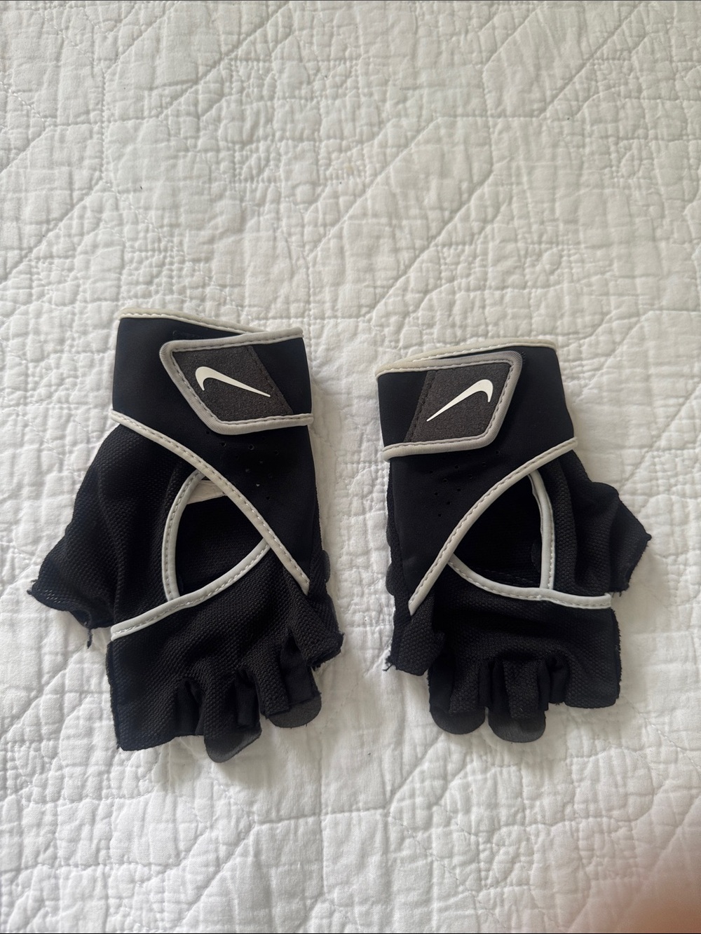 Nike Black and White Half-Finger Training Gloves